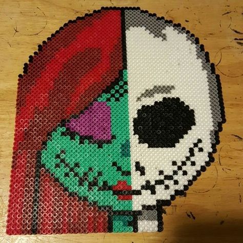 La novia cadaver Cross Stitch Letter Patterns, Lego Mosaic, Perler Creations, Cross Stitch Boards, Fuse Bead Patterns, Art Perle, Pony Bead Patterns, Cross Stitch Letters, Bead Sprite