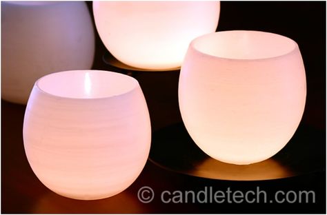 25 Interesting Uses For Leftover Party Balloons Diy Luminaire, Candle Luminaries, Diy Lampe, Diy Wax, Diy Candle Holders, Diy Water, Cadeau Diy, Water Balloons, Crafty Craft