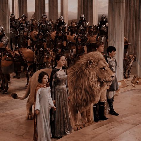 Chronicles Of Narnia Movie Poster, Narnia The Lion Witch And Wardrobe Aesthetic, Narnia Golden Age Aesthetic, Chronicals Of Narnia Aesthetic, Narnia The Lion Witch And Wardrobe, Aslan Narnia Aesthetic, Narnia Photoshoot, Narnia Aesthetic Outfit, Narnia Coronation