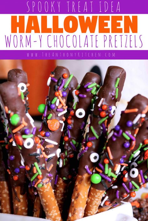 A no-cook, easy Halloween treat, featuring chocolate covered Halloween pretzels and festive sprinkles. Perfect for kid-friendly Halloween's and class party treats! #halloweentreats #halloweenpretzels #halloweenrecipes #halloweenpartyideas #halloweenfood #kidfriendlyhalloweenfood #halloweentreats #theanthonykitchen Halloween Pretzels Rods, Kids Halloween Party Food, Easy Halloween Treats, Desserts For Kids, Pasteles Halloween, Halloween Pretzels, Halloween Treats To Make, Party Essen, Postres Halloween