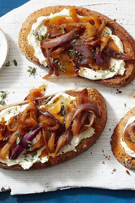 Goat Cheese Toast, Open Face Sandwich, Open Faced Sandwiches, Cheese Toast, Caramelized Onion, Dinner Party Recipes, Onion Recipes, Great Appetizers, Low Carb Paleo