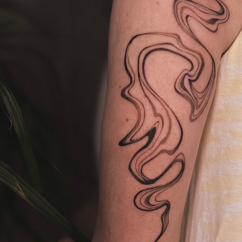 Flow Arm Tattoo, Marble Arm Tattoo, Marbled Tattoo, Curved Tattoo Design, Liquid Tattoo Design, Marble Tattoo Design, Wavy Line Tattoo, Oil Spill Tattoo, Abstract Waves Tattoo