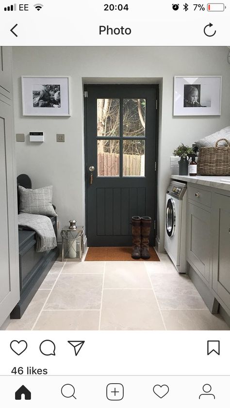 Bench in utility room Boot Room Utility, Utility Room Designs, Laundry Room Flooring, Mudroom Laundry Room, 아파트 인테리어, Boot Room, Laundry Mud Room, Utility Rooms, Laundry Room Design