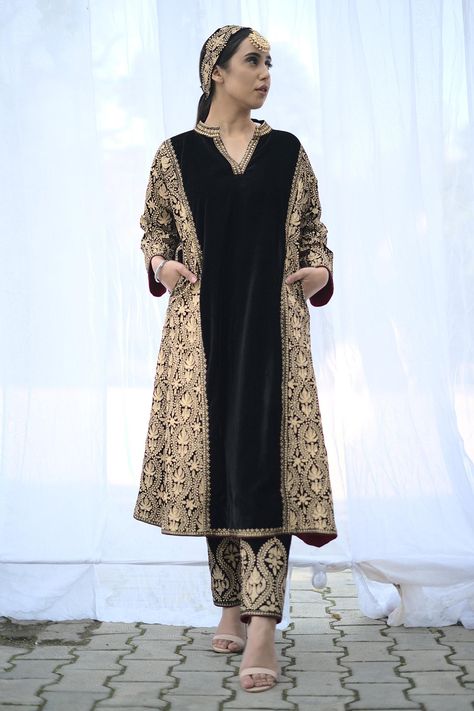 Velvet Phiran, Collar Kurta, Winter Suits, Embroidered Kurti, Embroidered Pants, Kurta Designs Women, Dream Wedding Ideas Dresses, Kurta With Pants, Desi Fashion