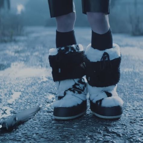 Skz Winter Falls, Stray Kids Winter, Details Aesthetic, Aesthetic Christmas, I N, Boots Fall, Winter Boot, Stray Kids, Fall Winter