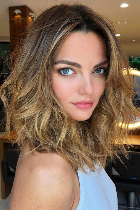 Middle Parted Shoulder Length Hair #shoulderlengthhair #mediumhairstyles #hairstyles #wavyhair #longbob Soft Waves Mid Length Hair, Loose Waves Mid Length Hair, Shoulder Length Fine Wavy Hair, Wavy Hair Middle Part Mid Length, Beachy Waves Mid Length Hair, Parted Hair, Fashion Haircut, Medium Length Hairstyles, Middle Part Hairstyles