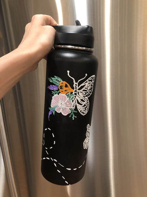 Black Water Bottle With Stickers, Hydro Painting, Wedding Doorgift, Custom Hydro Flask, Flask Art, Water Bottle Art, Black Water Bottles, Flask Design, Hydro Flask Water Bottle