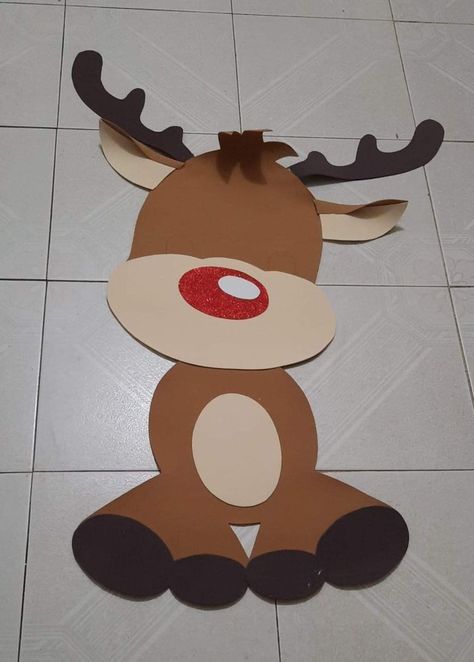 Reindeer Paper Craft, Christmas Door Decorating, Christmas Door Decorating Contest, Christmas Classroom Door, Door Decorating Contest, Preschool Christmas Crafts, Door Decorating, Christmas Arts And Crafts, Christmas Card Crafts