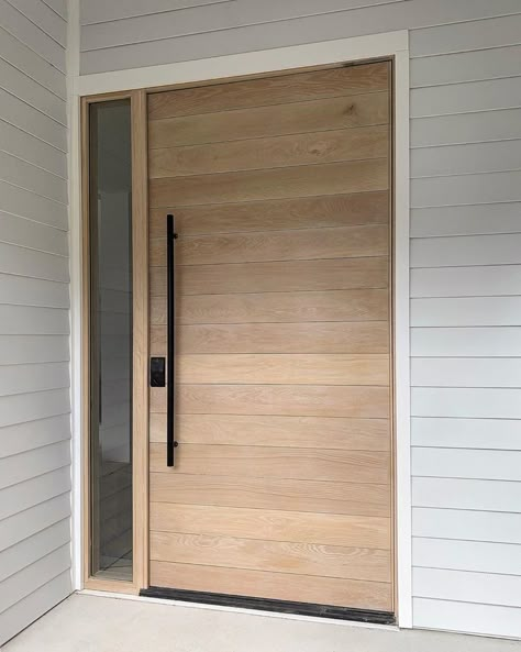 White Oak Front Doors, Oak Front Door, Modern Entrance Door, Front Door Styles, Modern Exterior Doors, Contemporary Front Doors, Side Doors, Modern Entrance, Modern Front Door