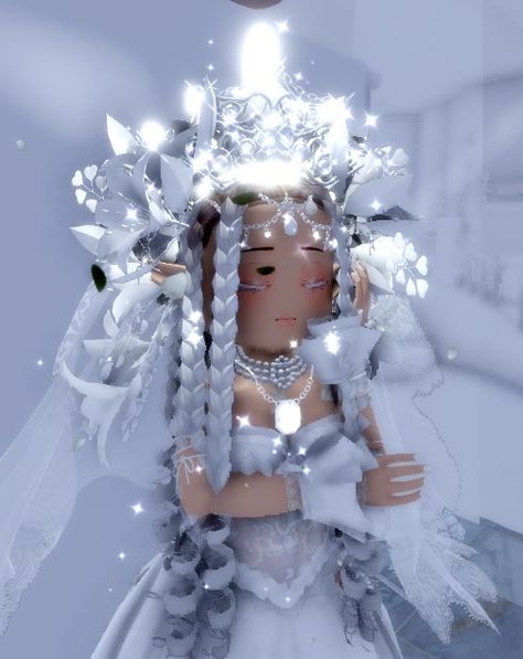 Angel Royale High Outfit, Royale High Goddess Outfits, Silver Slay Royale High, Light Fairy Royale High, Dripping In Diamonds Royale High, Ice Fairy Royale High, Angelic Outfits, Rh Combos, Goddess Of Light