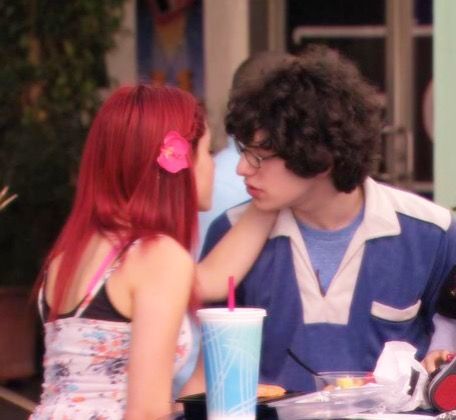 Robbie Victorious, Robbie Shapiro, Red Velvet Hair Color, Victorious Cat, Ariana Grande Red Hair, Victorious Nickelodeon, Cat Valentine Victorious, Lynn Loud, Avan Jogia