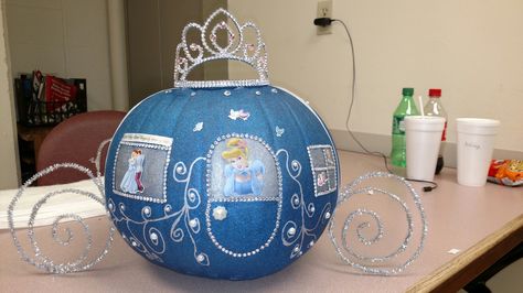 Cinderella pumpkin Pumpkin Cinderella, Cinderella Birthday Theme, Pumpkin Carving Ideas Halloween, Cinderella Crafts, Halloween Pumpkin Carving Ideas, Pumpkin Carving Halloween, Disney Pumpkin Painting, Cinderella Pumpkin Carriage, Halloween Pumpkin Crafts