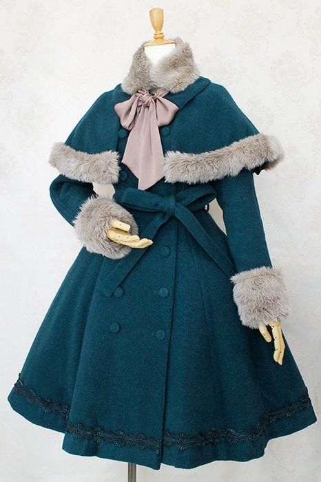 Victorian Outfits Female, Victorian Winter Coat, Victorian Winter Dress, Fantasy Victorian Fashion, Victorian Outfit Aesthetic, Victorian Style Outfits, Victorian Winter Fashion, Frock Styles, Victorian Style Dresses