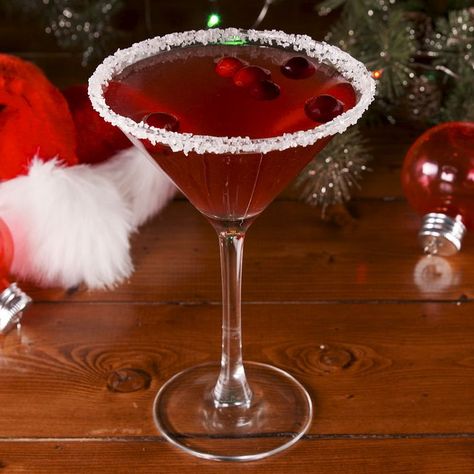 Christmas Cranberry, Cranberry Cocktail, Festive Cocktails, Winter Cocktails, Boozy Drinks, Festive Drinks, Fresh Cranberries, Christmas Cocktails, Christmas Cocktails Recipes