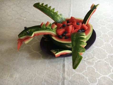 Dragon Themed Food, Dragon Watermelon, Dragon Fruit Tea Recipe, Fruit Cupcakes Recipes, Medieval Birthday, Fruit Tea Recipes, Watermelon Snack, Dragon Fruit Juice, Dragon Fruit Benefits