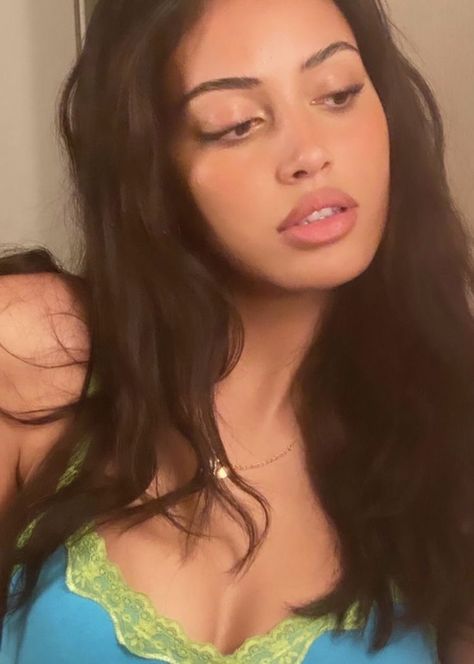 cindy kimberly wolfiecindy girl aesthetic icon pfp Katerina Petrova, Cindy Kimberly, Brunette Girl, Pretty Makeup, Looks Vintage, Pretty Face, Aesthetic Girl, Hair Inspo, Pretty People