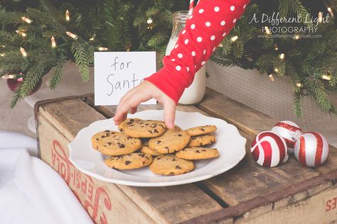 Christmas Eve Photo Shoot- Milk and Cookies for Santa Christmas Food Photography, Milk And Cookies For Santa, Christmas Mini Shoot, Diy Photoshoot, Christmas Baby Pictures, Christmas Family Photoshoot, Santa Mini, Xmas Pictures, Xmas Photos