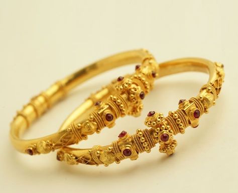 Bangles online shopping | Buy Cheap Bangles Online in India For more information Call us : 7534955955 Email : support@glasified.com http://www.glasified.com/chooriyan-bangles.html Gold Bangles Indian, Gold Bangles For Women, Gold Bangle Set, Designer Diamond Jewellery, Handmade Gold Jewellery, Antique Jewelry Indian, Wedding Jewellery Collection, Antique Gold Jewelry, Gold Bride Jewelry