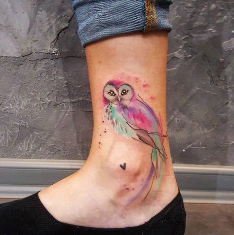 Bright and colorful watercolor owl done on girl's ankle by Simona Blanar, an artist based in Prague, Czech Republic. An Owl Tattoo, Watercolor Owl Tattoos, Ankle Tattoo Ideas, Small Watercolor Tattoo, Cute Owl Tattoo, Ankle Tattoos For Women, Owl Tattoo Design, Small Owl, Inspiration Tattoos