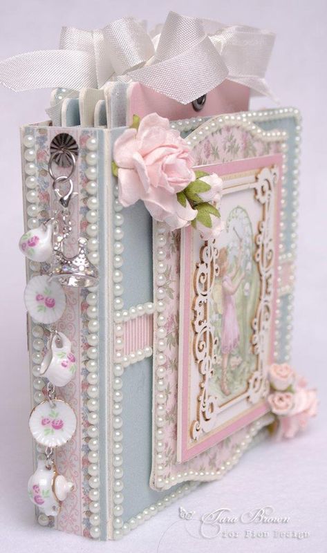 Handmade Journals Diy, Shabby Chic Crafts, Bullet Journal Design Ideas, Shabby Chic Diy, Vintage Junk Journal, Mini Scrapbook, Mini Scrapbook Albums, Diy Journal, Handmade Journals