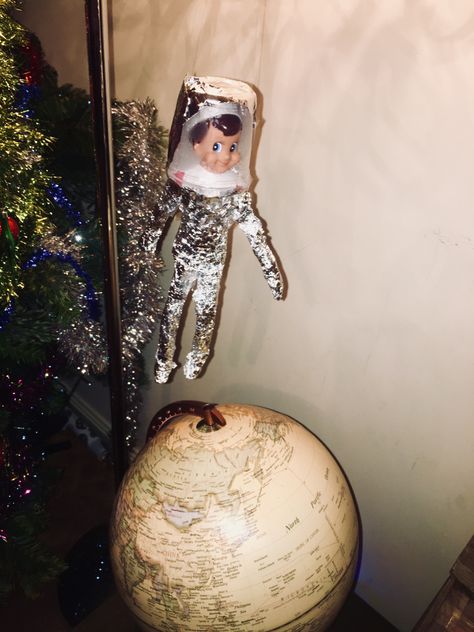 Elf on the Shelf "Flake" dressed up as an astronaut. Elf On The Shelf Humpty Dumpty, Elf On The Shelf Xmas Tree Ideas, Space Elf On The Shelf, Elf Astronaut Ideas, Astronaut Elf On The Shelf Ideas, Elf On The Shelf Astronaut, Elf Astronaut, Elf Ideas Easy, Elf Christmas Decorations