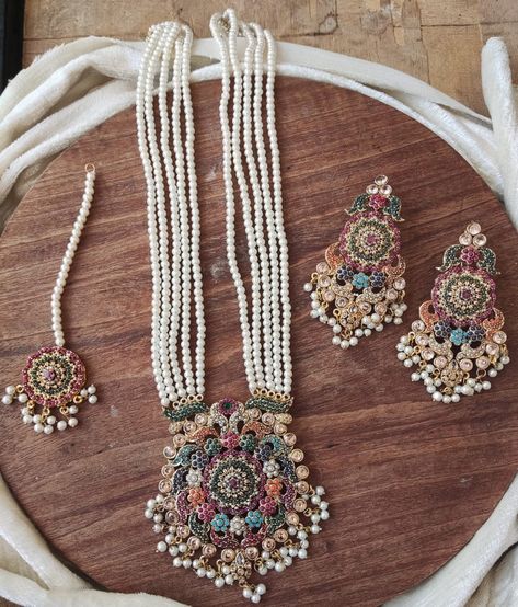 Halal Fashion, Vintage Indian Jewelry, Bride Jewelry Set, Sabyasachi Jewellery, Heavy Earrings, Yellow Jewelry, Indian Wedding Wear, Bridal Jewelry Collection, Bride Jewelry