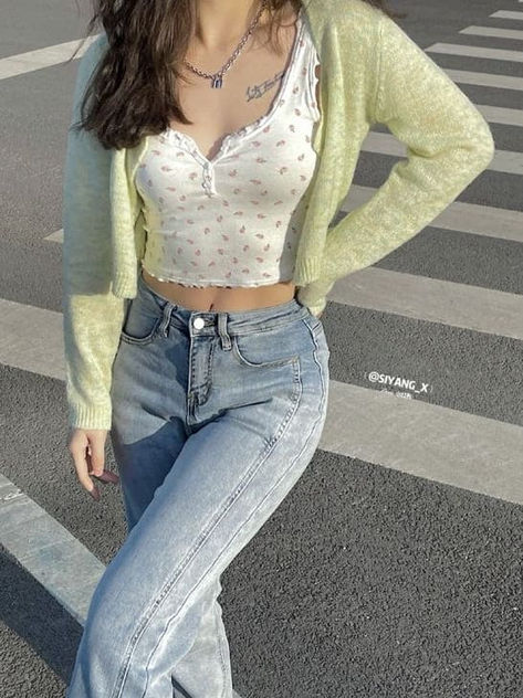 Korean spring outfit: flower top and jeans Korean Spring Outfits, How To Have Style, Korean Casual Outfits, Cute Spring Outfits, Feminine Outfit, Really Cute Outfits, Girly Outfits, Soft Girl, Casual Style Outfits