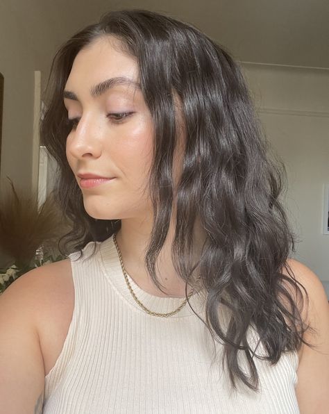 Mermaid Curls Short Hair, Mermaid Waves Short Hair, Hair Curling Iron, Dyson Hair Dryer, Mermaid Waves, Tiktok Famous, Curling Iron Hairstyles, How To Curl Short Hair, Crimped Hair