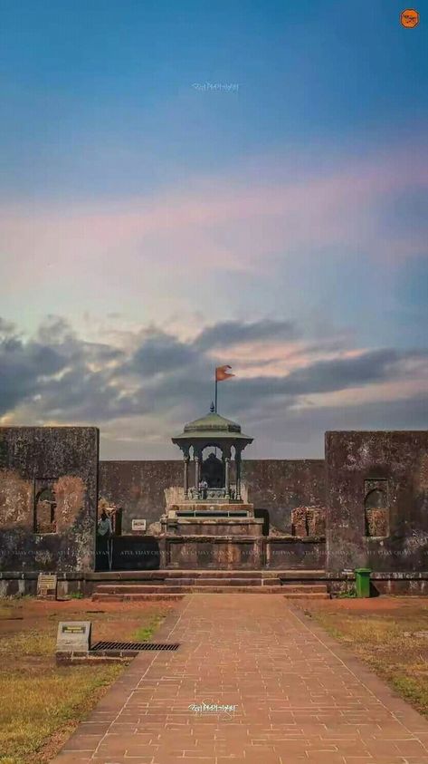 Raigad Fort Shivaji Maharaj, Rajgad Fort Images, Chatrapati Shivaji Maharaj Hd Wallpaper, Shivaji Maharaj Fort, Fort Painting, Fort Images, Chatrapati Shivaji Maharaj, Wall Painting Flowers, Mahakal Pic Ujjain