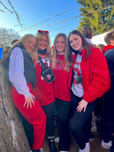 #ohiostate #osu #gobucks #buckeyes #gameday #football #gamedayfit #ohiostatefootball #saturdays #gamedayoutfit #mygirls #bestfriends #pictures #poses Ohio State Gameday Outfit, Osu Game, Gameday Fits, Buckeye Baby, College Gameday Outfits, College Clothes, Gameday Outfits, College Gameday, Dream College