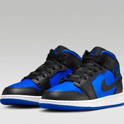 New Jordan 1 Black & Royal 7y = Womens 8.5...Brand New In The Box!! Royal Blue And Black Outfit, Nike Shoes Men's Sneakers, Hightop Nike, Jordan Air Force 1, Jordan 1 Royal Blue, Hoco Shoes, Nike Azul, Jordan 1 Royal, Sneaker Ball