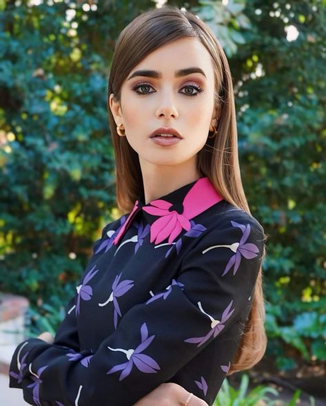 Emily In Paris Lily Collins, Lily Collins Hair, Emily In Paris Fashion, Evening Eye Makeup, Lily Collins Style, Love Lily, Work Hairstyles, Emily In Paris, Lily Collins