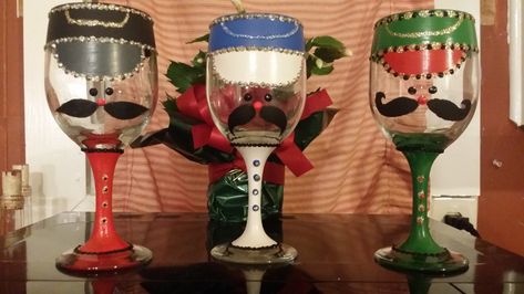 Hand Painted Nutcracker, Painted Nutcracker, Holiday Wine Bottles, Holiday Wine, Hand Painted Wine Glasses, Painting Glassware, Wine Bottle Crafts, Wine Bottles, Bottle Crafts