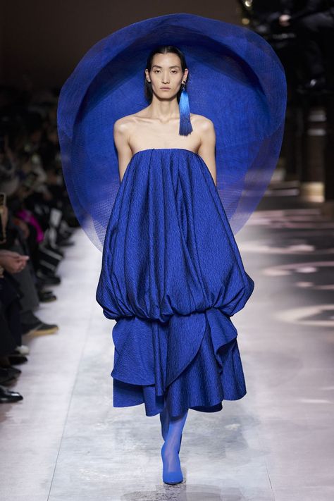 Runway 2020, Haute Couture Looks, Givenchy Couture, Style Bleu, Haute Couture Paris, Chefs Kiss, Collection Couture, 2020 Runway, Couture Looks