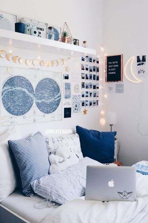 Light Blue Rooms, White Dorm Room, Blue Dorm, Blue Room Decor, Beach Room Decor, Dorm Room Styles, Canopy Beds, Inspo Art, White Room Decor