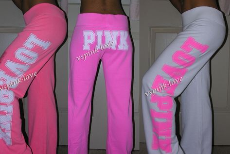 LOVE love LOVE pink sweats in the middle Y2k Vs Pink, Pink Vs Outfits, Victoria Secret Pink Outfits, Vs Outfits, Love Pink Victoria Secret, Love Pink Clothes, Vs Pink Outfit, Vs Pink Sweatpants, Vs Pink Nation