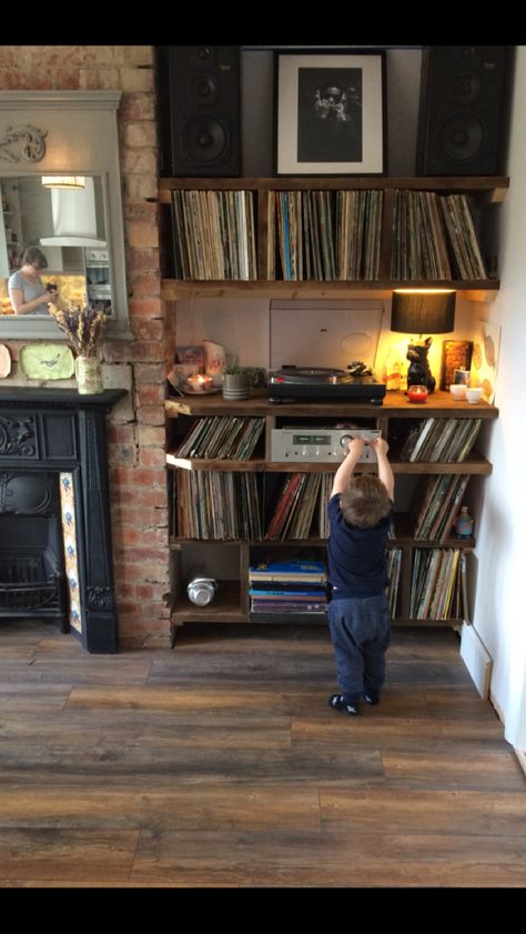 Vinyl storage. Created with old scaffold boards Scaffold Boards, Vinyl Storage, Scaffolding, Board Books, Bookshelves, Bookcase, Living Room Decor, Shelves, Bedroom