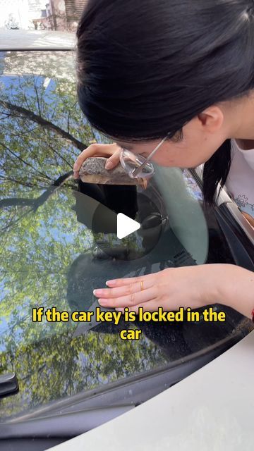 Locked Keys In Car Hack, Locked Out Of Car, Car Key Repair, Driving Tips For Beginners, Learning To Drive Tips, Unlock Car Door, Car Safety Tips, Car Knowledge, Driving Basics