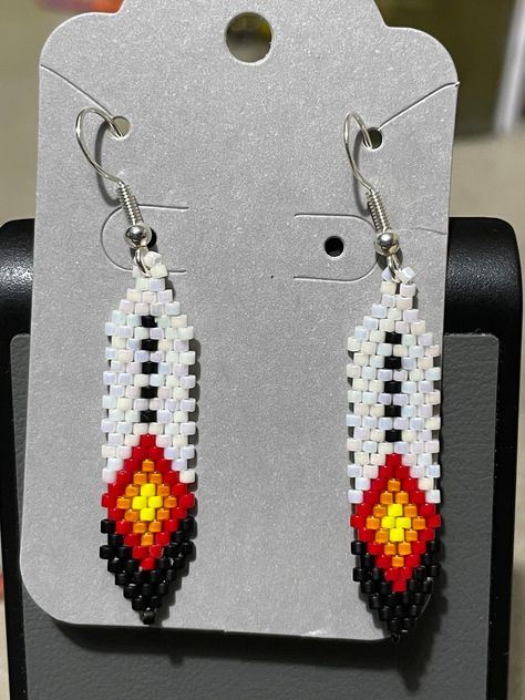 Feather Brick Stitch Earrings, Delica Beaded Earrings, Native Beaded Earrings Feather, Delica Earrings, Beaded Thunderbird Pattern, Beaded Feather Earrings, Beaded Earrings Native Beadwork Inspire Uplift ⭐, Feather Ideas, Beaded Feather