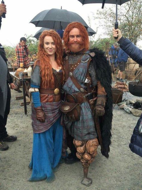 Merida and King Fergus Manly Art, King Fergus, Amy Manson, Ideas Disfraz, Cosplay Patterns, Merida Cosplay, Ouat Cast, Best Costume, Ren Fair