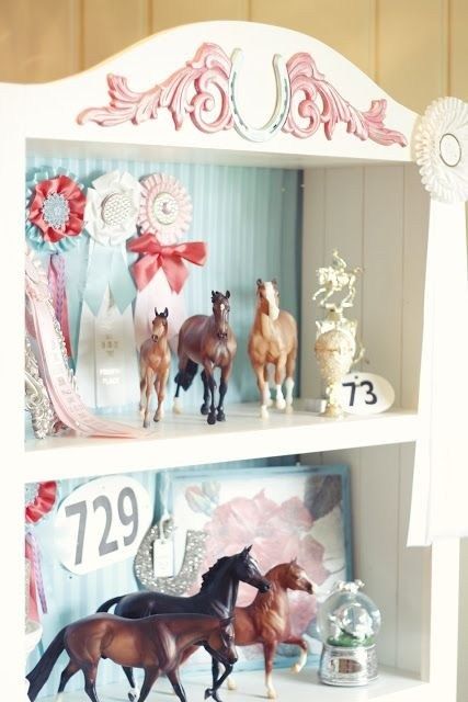 horse inspired girl room with a rainbow mural. Ideas and decor that kids will love. Plus an easy diy for painting a striped and colorful pastel featured wall to get a bedroom to match your aesthetic. Cowgirl Room Ideas, Equestrian Bedroom, Girl Horse Room, Horse Girls Bedroom, Horse Room Decor, Horse Bedroom, Cowgirl Bedroom, Cowgirl Room, Horse Room