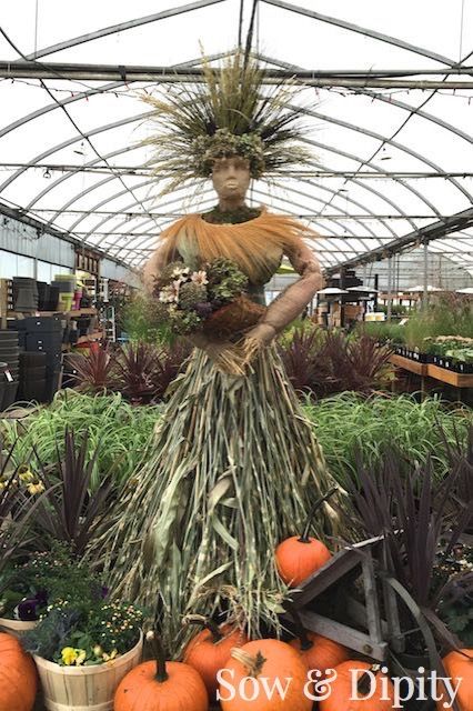 Harvest Goddess, Scarecrow Ideas, Scarecrow Festival, Diy Scarecrow, Scarecrows For Garden, Outside Fall Decor, Halloween Scarecrow, Fall Scarecrows, Harvest Festival