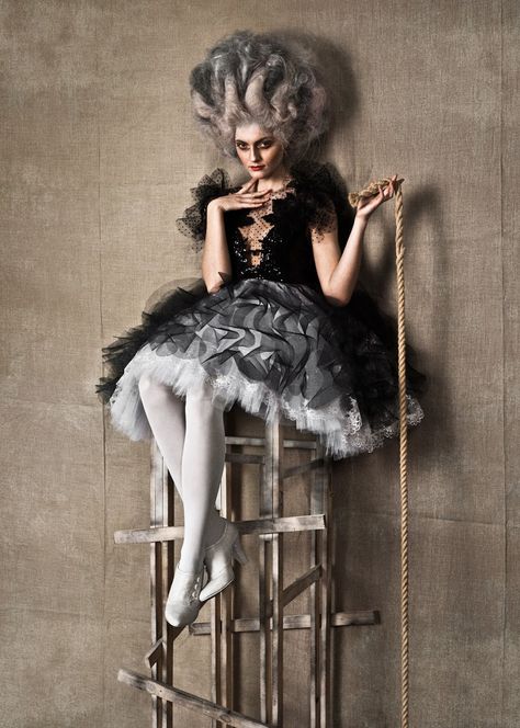 Marie Antoinette's Playhouse : Photo Rococo Fashion, Robert Mapplethorpe, Tim Walker, Fantasy Hair, Baroque Fashion, Fantasy Fashion, Marie Antoinette, Photoshoot Inspiration, Rococo