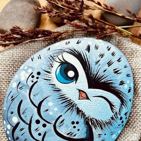 Desiree on Instagram: "It’s official! I need to paint more owls! This cute little winking owl was inspired by many different images I have come across! Whooo whooo knows why I have waited so long to create one! (See what I did there?) #paintedrocksofinstagram #artistsofinstagram #rockpainting #rockart #paintedrocks #stone #stoneart #pebbles #paintedpebbles #acrylicpainting #acrylicart #artoftheday #owl" Rock Painting Patterns, Pebble Painting, Camping Crafts, Cute Owl, Painting Patterns, Stone Art, Rock Painting, Acrylic Art, Stone Painting