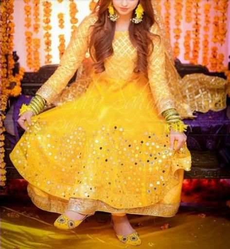 Mayon Dp Dress Mayun Bride, Pakistani Mehndi Dress, Modern Bridal Dress, Mehndi Outfit, Bridal Mehndi Dresses, Mehndi Dress, Desi Wedding Dresses, Bridal Dresses Pakistan, Pakistani Wedding Outfits