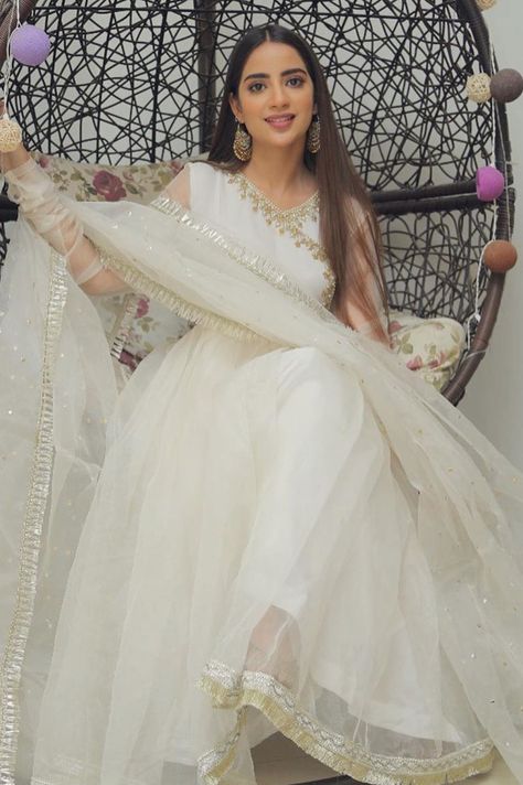 Ayesha Baig Dresses, Asian Fits, Saboor Aly, Desi Outfits, Anarkali Dress Pattern, Dresses Design, Punjabi Outfits, Pakistani Celebrities, Desi Aesthetic