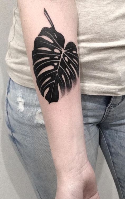 Monstera Tattoo Blackwork, Black Monstera Tattoo, Black Leaf Tattoo, Monstera Leaf Tattoo, Monstera Deliciosa Tattoo, Monstera Tattoo, 22 Tattoo, Tropical Tattoo, Tattoo Apprenticeship