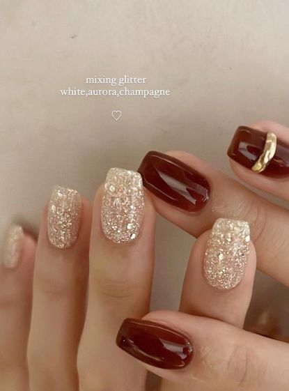 Christmas Party Nail Ideas, Christmas Party Nails Sparkle, Christmas Nails Neutral Colors, Party Nails Designs Sparkle, Champagne Christmas Nails, Red Nails With Glitter Accent, Sparkle Nails Christmas, Subtle Christmas Nails Acrylic, Champagne Sparkle Nails