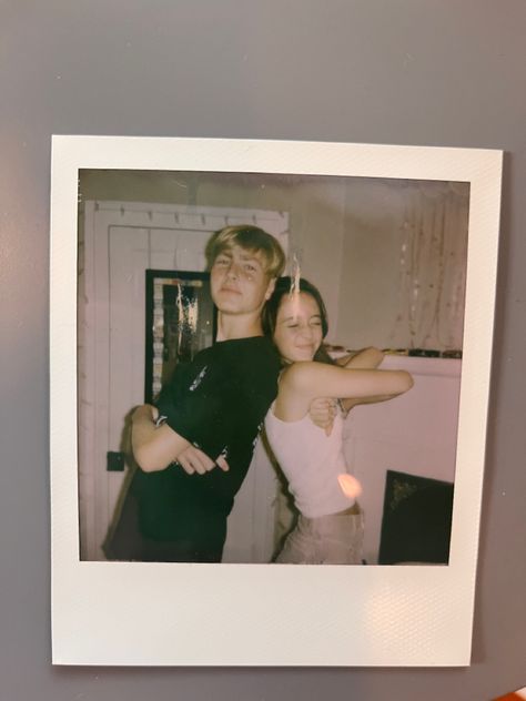 Sibling Polaroid Pictures, Polaroid Picture Inspiration, Square Polaroid Pictures, Funny Polaroid Pictures, Best Friend Polaroid Pictures Aesthetic, Cute Poloroid Ideas, Polaroids With Friends, Polaroid Inspo Pictures, Poloroid Aesthetic Pic