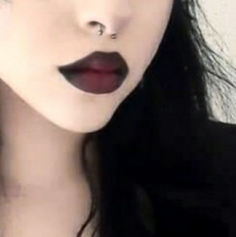 Black Upper Lip Makeup, Grunge Lip Combo, Emo Lip Combo, Goth Lip Combo, Light Goth Makeup, Egirl Makeup Goth, Goth Lips, Camila Core, Pale Skin Makeup